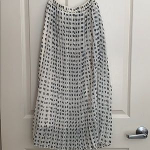 Uniqlo midi pleated skirt